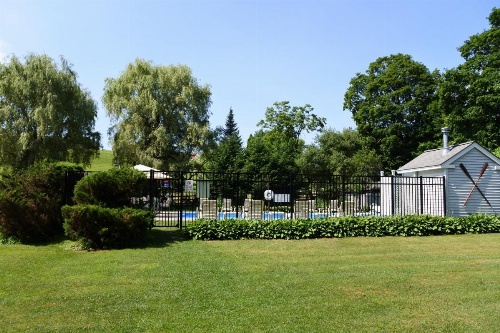 Maple Terrace Motel image 37